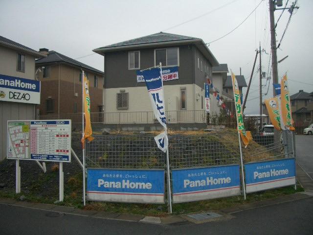 Local photos, including front road. Local (March 2012) shooting