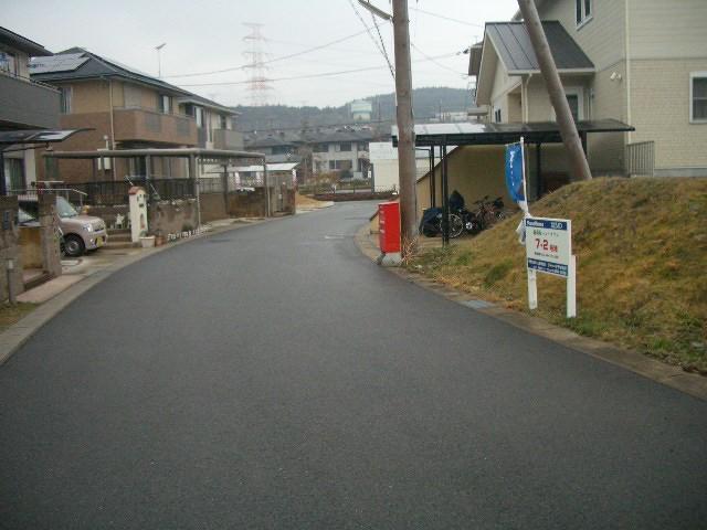 Local photos, including front road. Local (March 2012) shooting