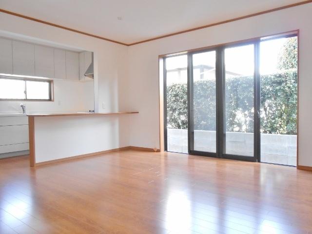 Same specifications photos (Other introspection). living Same type other properties