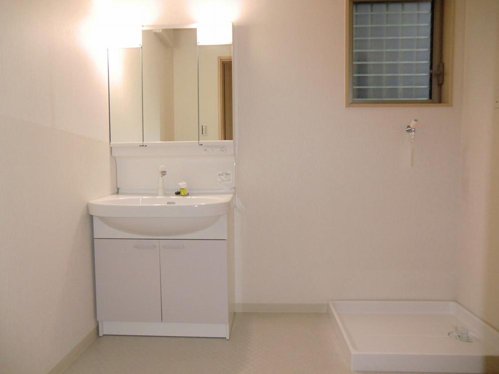 Other Equipment. Shampoo dresser