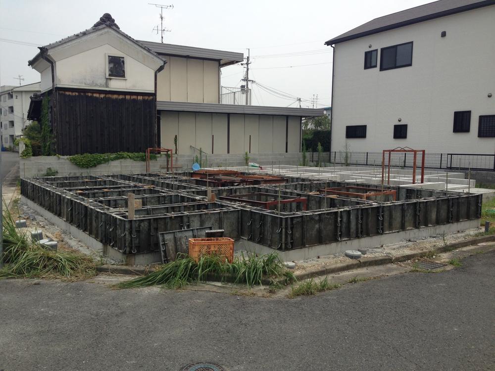 Local photos, including front road. Local shooting