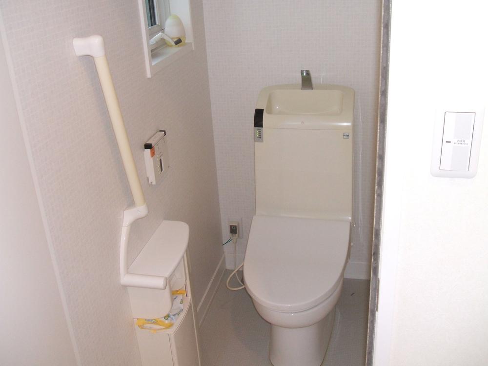 Toilet. Indoor (11 May 2013) Shooting