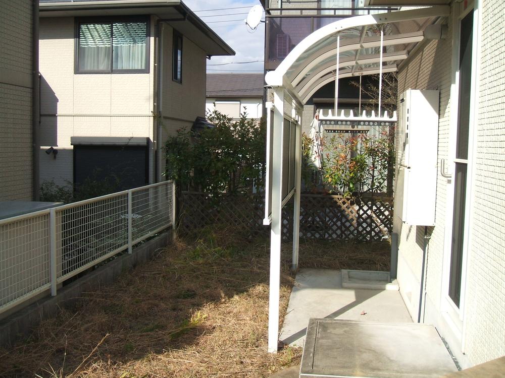 Garden. Indoor (11 May 2013) Shooting, It is the west side of the garden. 