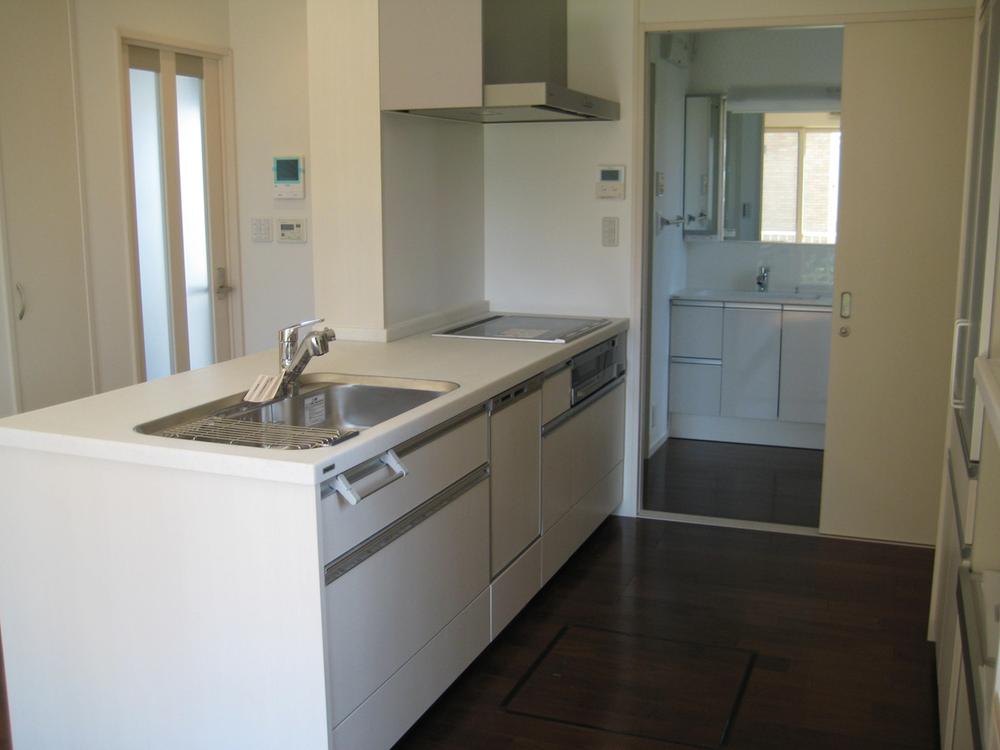 Kitchen. Indoor (10 May 2013) Shooting