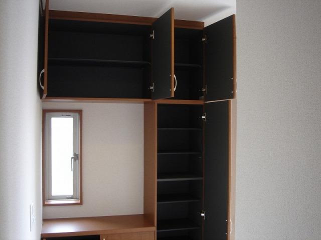 Same specifications photos (Other introspection). Same specifications photo (entrance introspection)