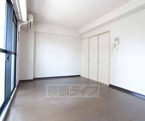 Living and room. Of 10 Pledge Spacious room.