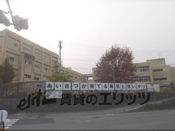 Primary school. 570m to the south elementary school (elementary school)