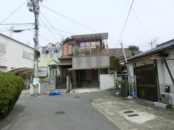 Local photos, including front road. Local (May 2013) Shooting