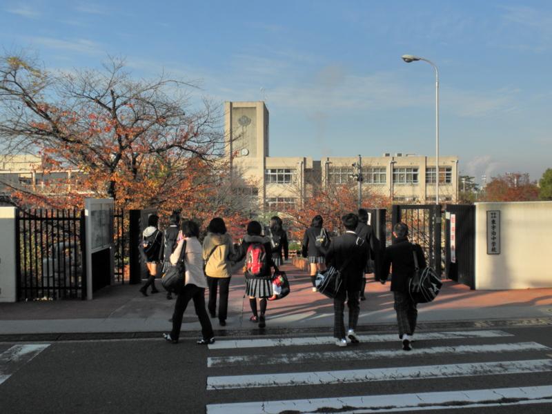 Junior high school. East Uji until junior high school 100m