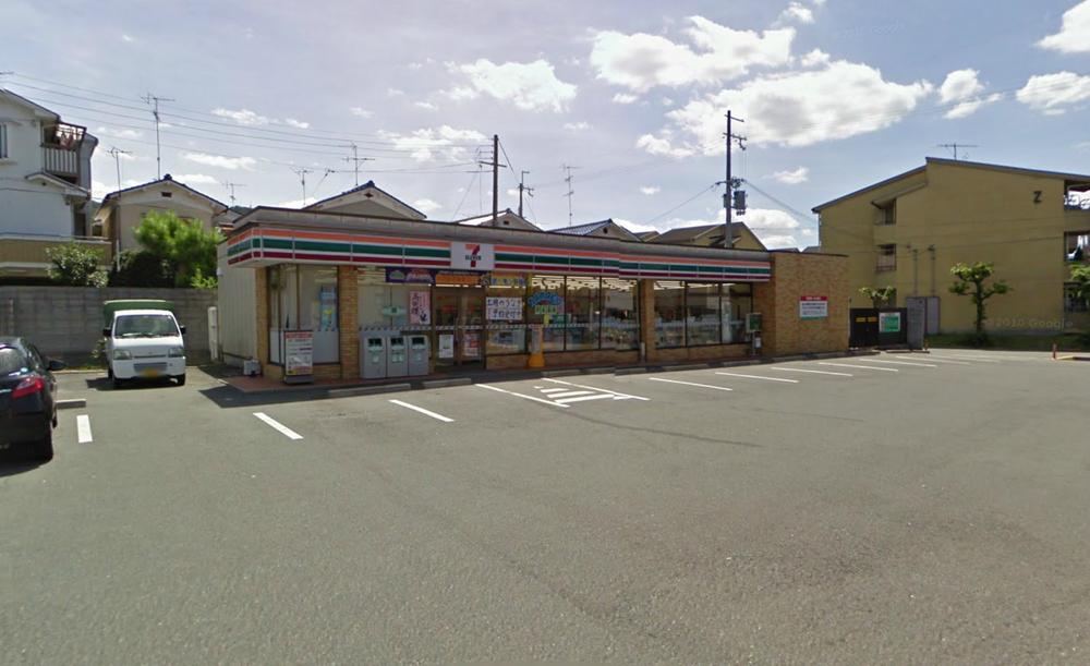 Convenience store. 722m to Seven-Eleven