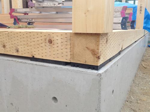 Construction ・ Construction method ・ specification.  [Cypress foundation]  Foundation is the core has material of cypress which is excellent in durability (cypress). Further subjected to anti-termite treatment, Termite measures is also thorough. In addition to ventilation under the floor in the basic packing method to the entire circumference ventilation under the floor, It causes long-lasting foundation. 