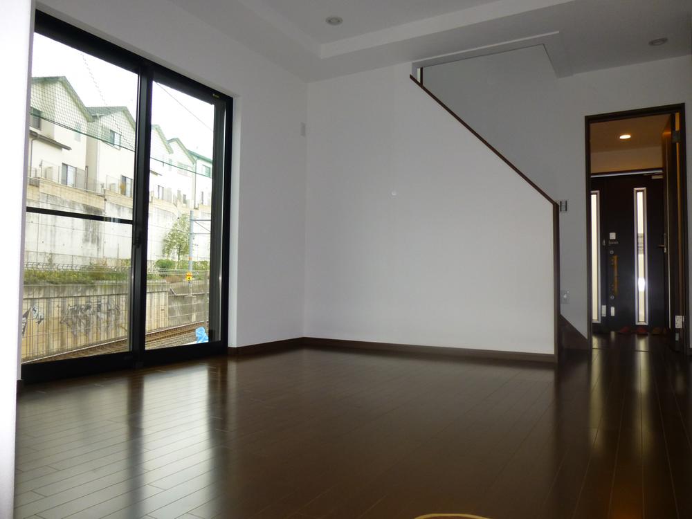 Living. About 16.2 Pledge of large LDK. Face-to-face kitchen, In the living room stairs, Communication of your family also born with nature. 