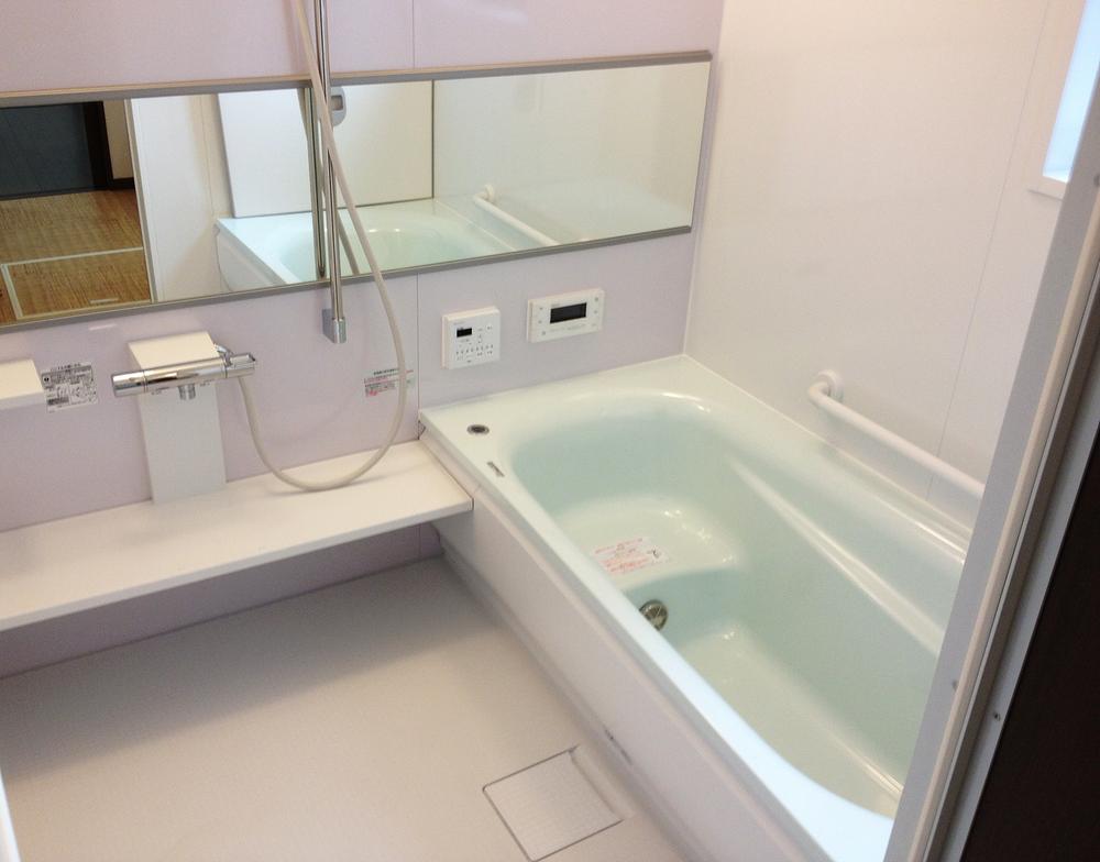 Bathroom. 1618 spacious bath of size (about 1.25 square meters). Heal the fatigue of everyday, Slowly, You can unwind. Pat is also communication with children. 