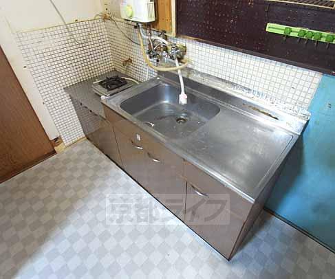 Kitchen. It is a two-necked gas stove can be installed kitchen.