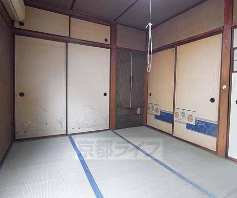 Living and room. Spacious Japanese-style.