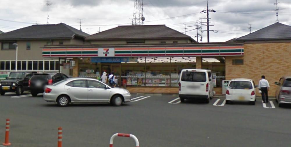 Convenience store. 944m to Seven-Eleven