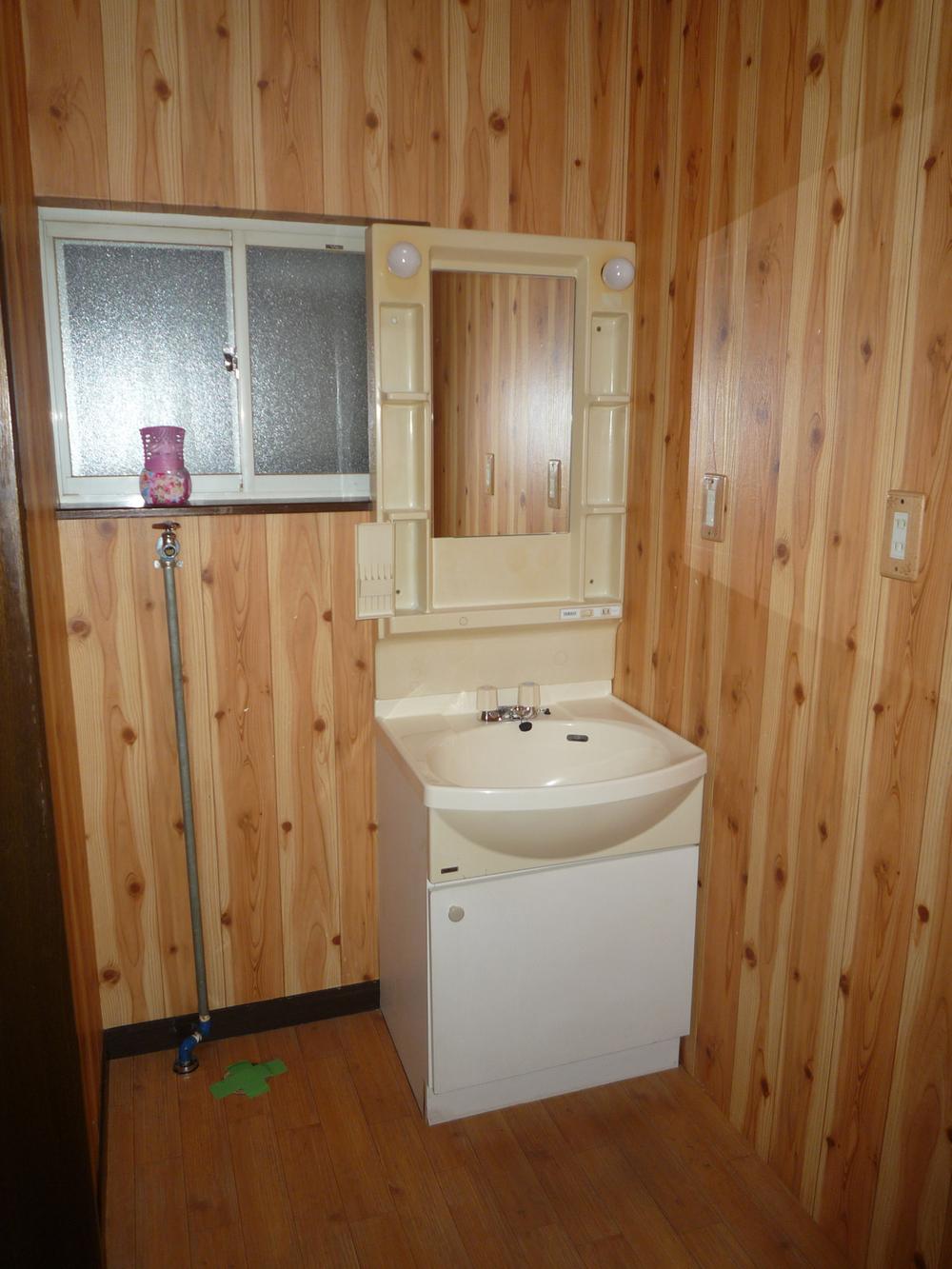 Wash basin, toilet. Indoor (April 2013) Shooting