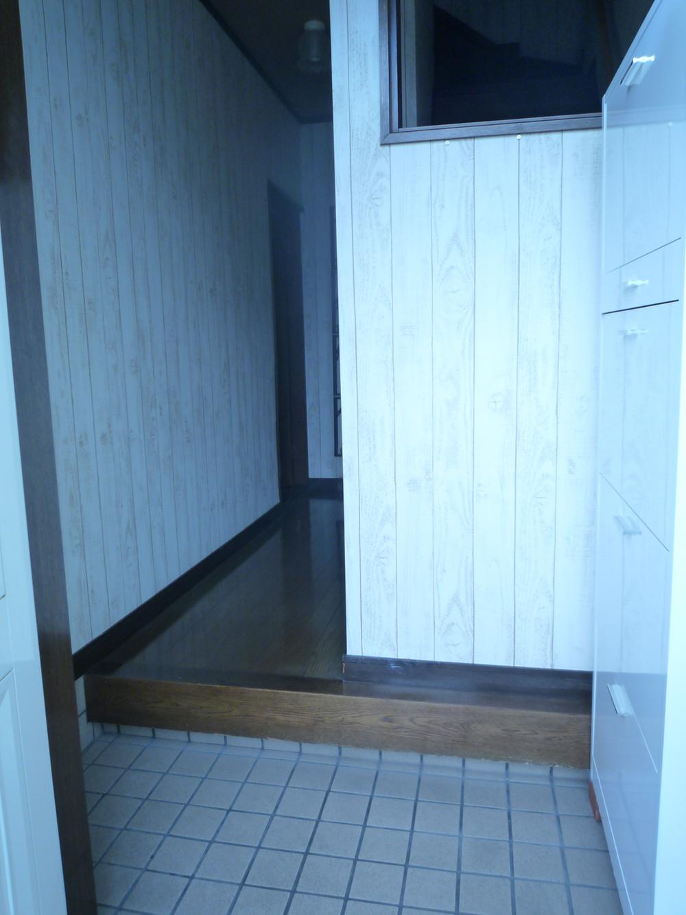 Entrance. Local (April 2013) Shooting