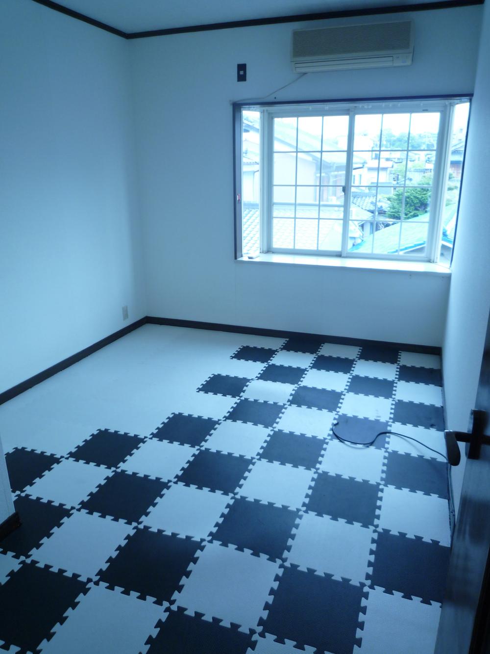 Non-living room. Local (April 2013) Shooting