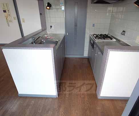 Kitchen. 3-neck is a gas stove with a system Kitchen.