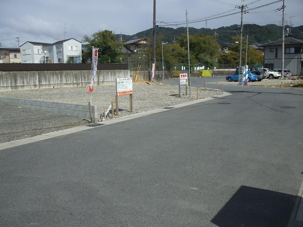 Local photos, including front road. Architecture is a previous state. (October 2013) Shooting