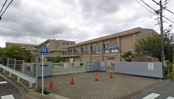 Primary school. Large opening up to elementary school 1024m  