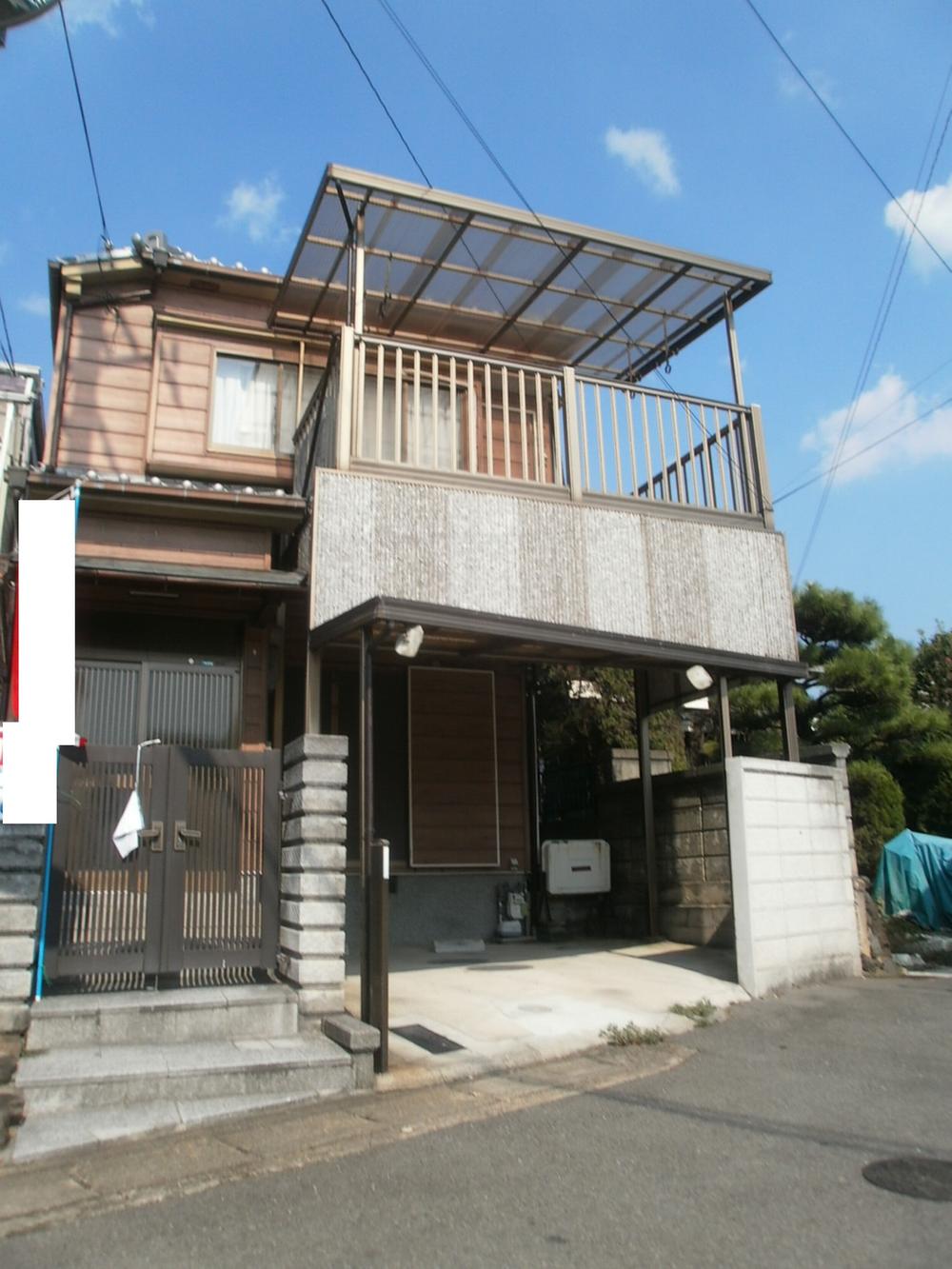 Local photos, including front road. Local shooting