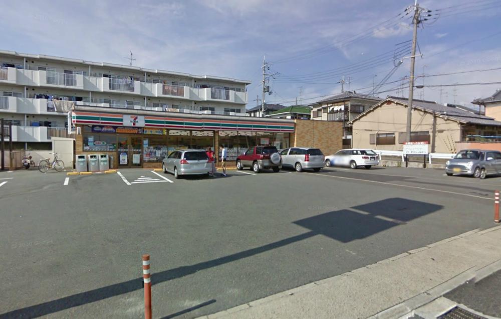 Convenience store. 1040m to Seven-Eleven