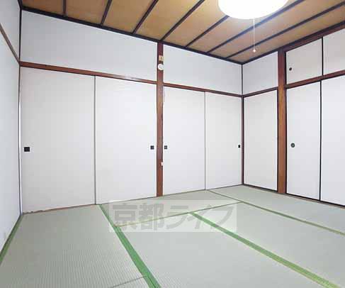 Living and room. Spacious Japanese-style.