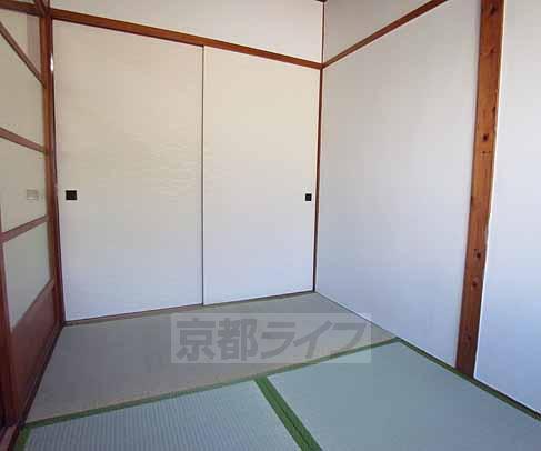 Living and room. Is a Japanese-style room.