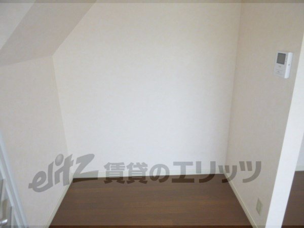 Other room space. Refrigerator yard