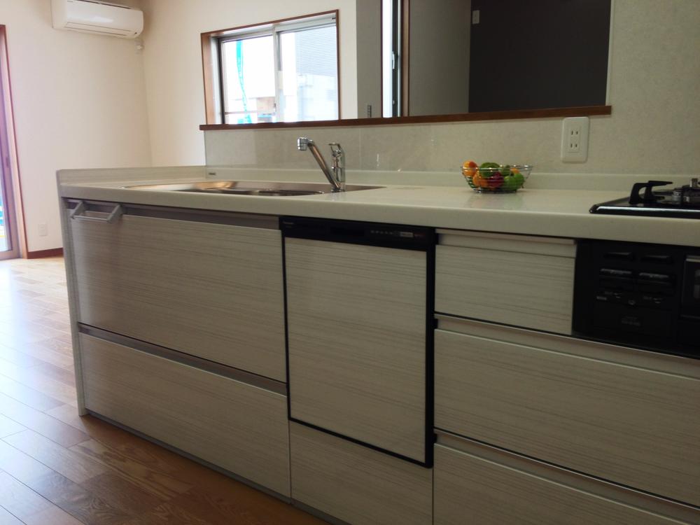 Indoor (July 2013) shooting the same subdivision in the model house kitchen. Indoor (July 2013) Shooting