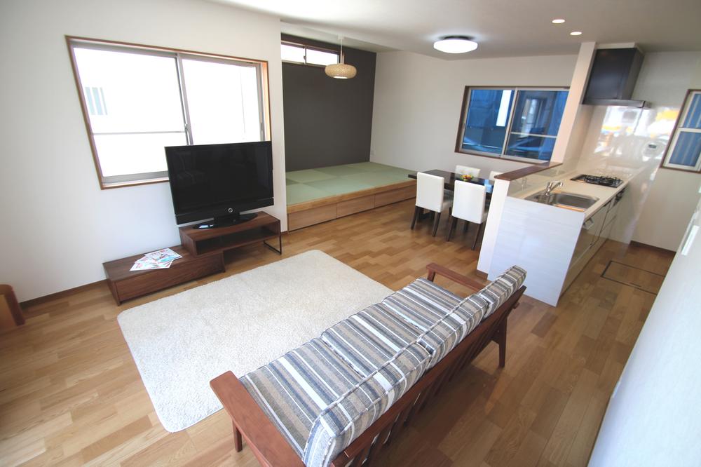 Living. Indoor (June 2013) shooting the same subdivision in the model house living