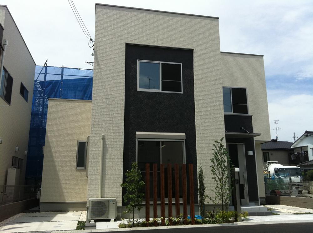 Local appearance photo. Same subdivision in the model house