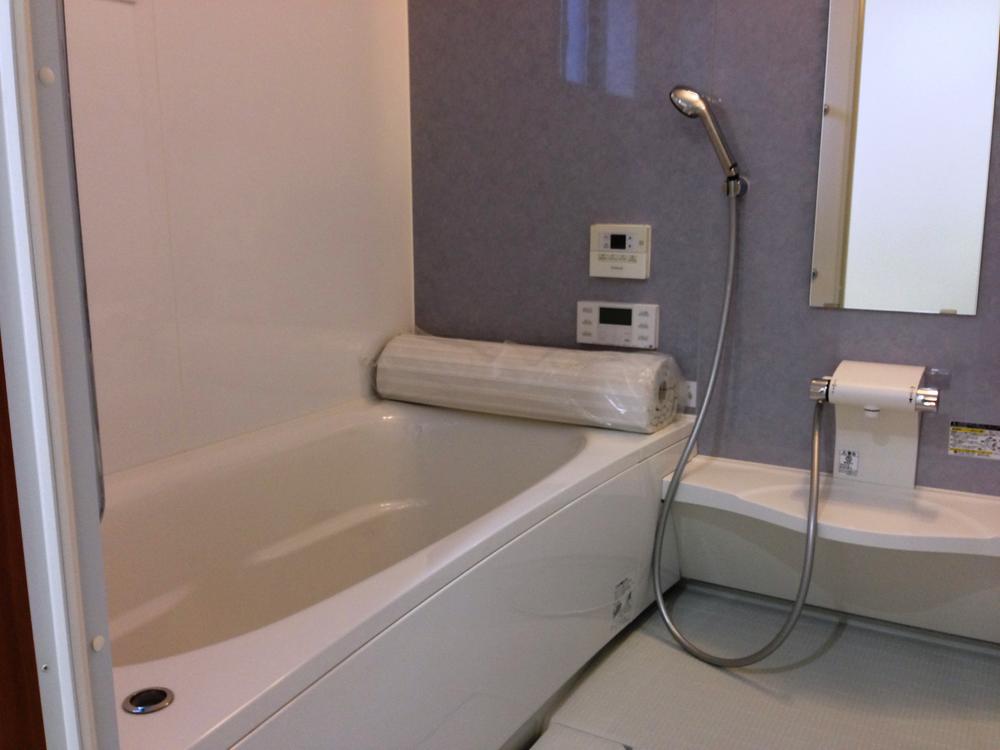 Indoor (July 2013) shooting the same subdivision in the model house bathroom. Indoor (July 2013) Shooting