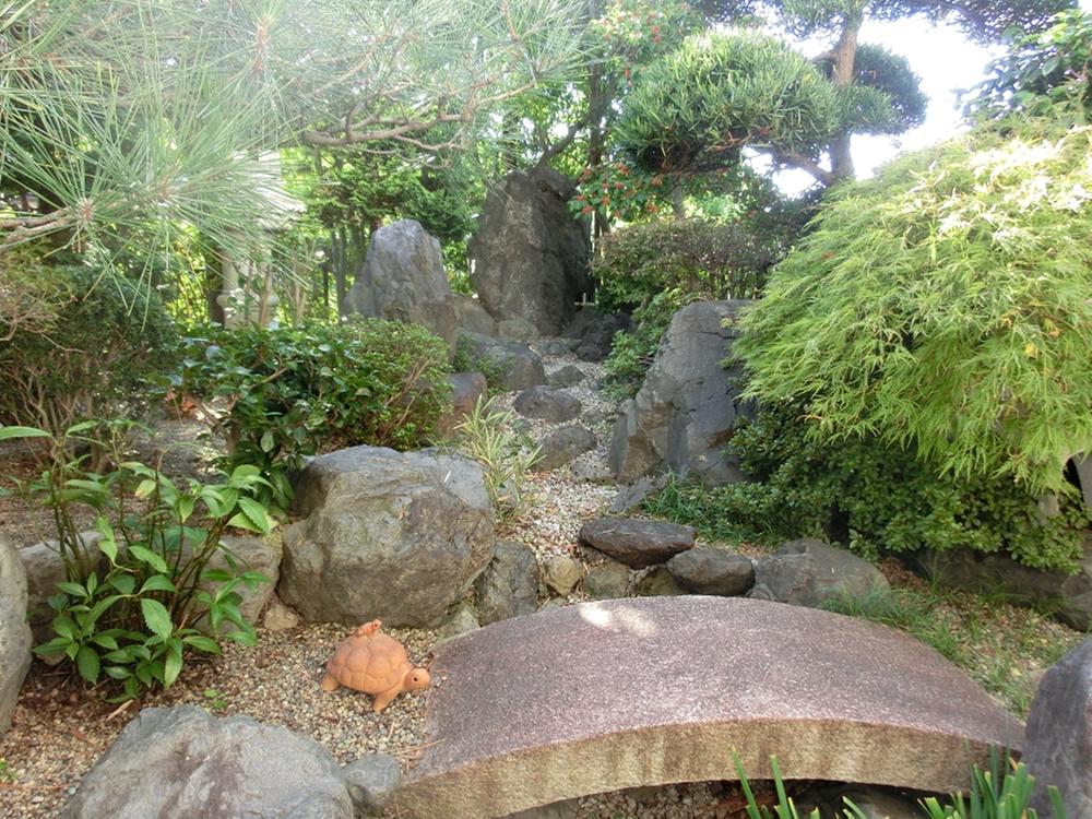 Garden. Local (10 May 2013) Shooting