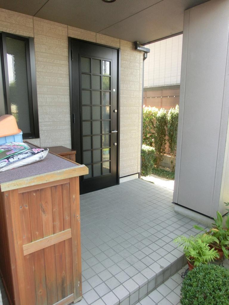 Entrance. Local (August 2013) Shooting