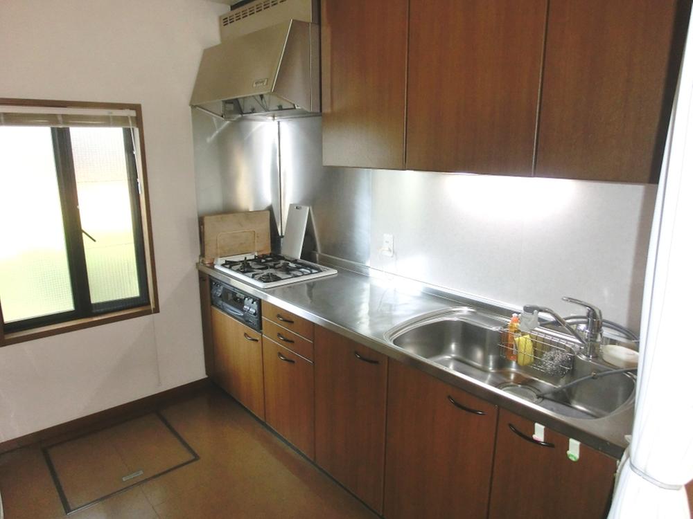 Kitchen. Indoor (10 May 2013) Shooting