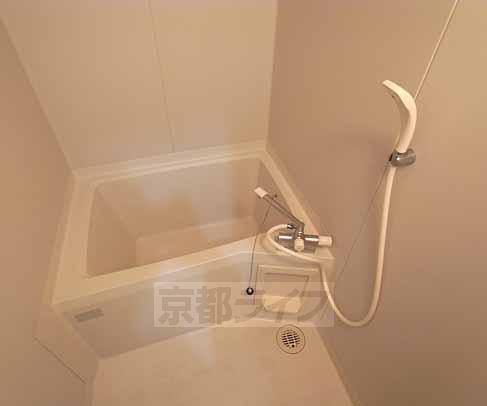 Bath. Is a bathroom to put loose.