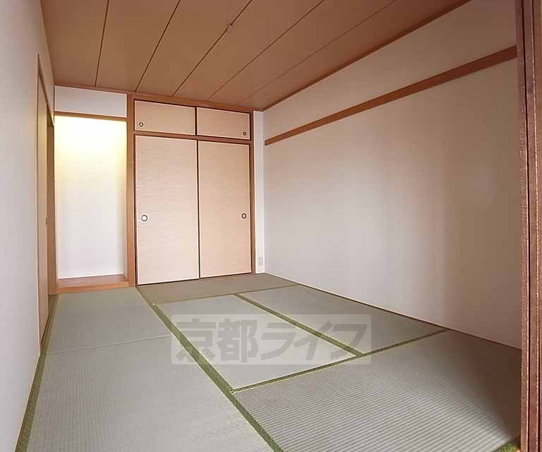 Living and room. 6 is a Pledge of Japanese-style room.