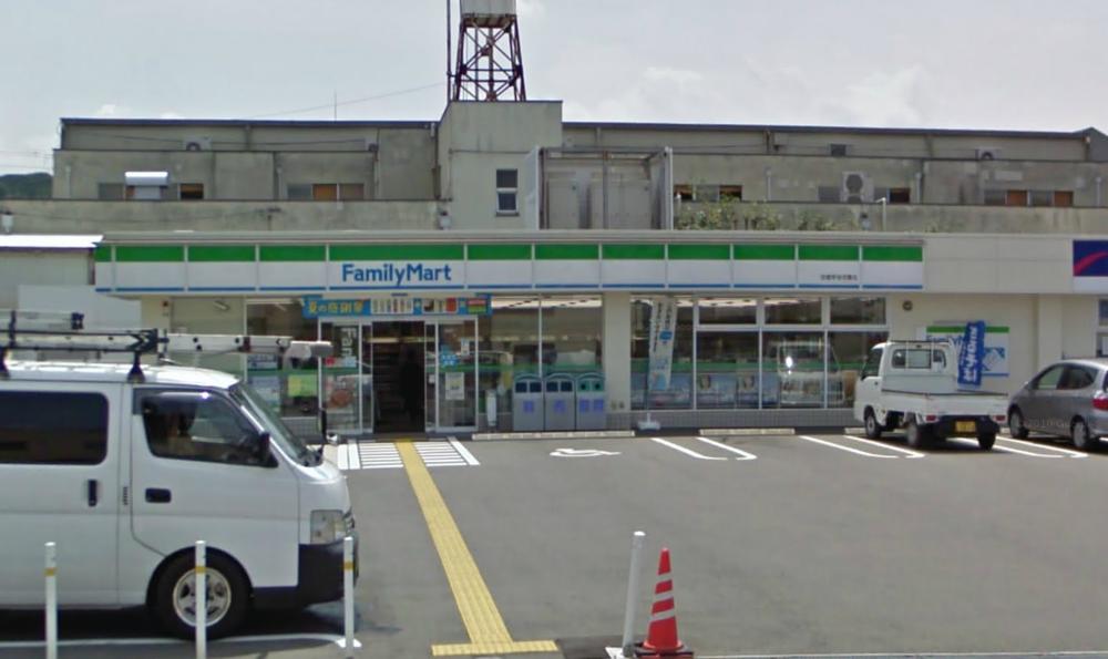 Convenience store. 1002m to FamilyMart