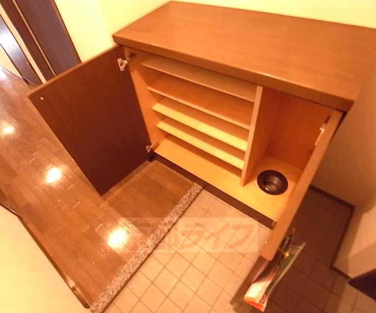 Receipt. It is the entrance of the housing.