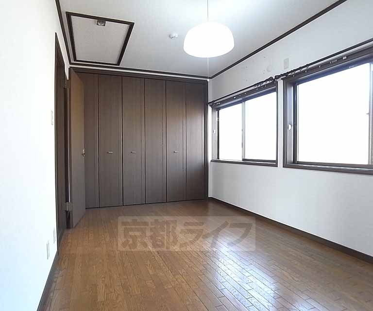 Living and room. 7.5 Pledge of Western-style.