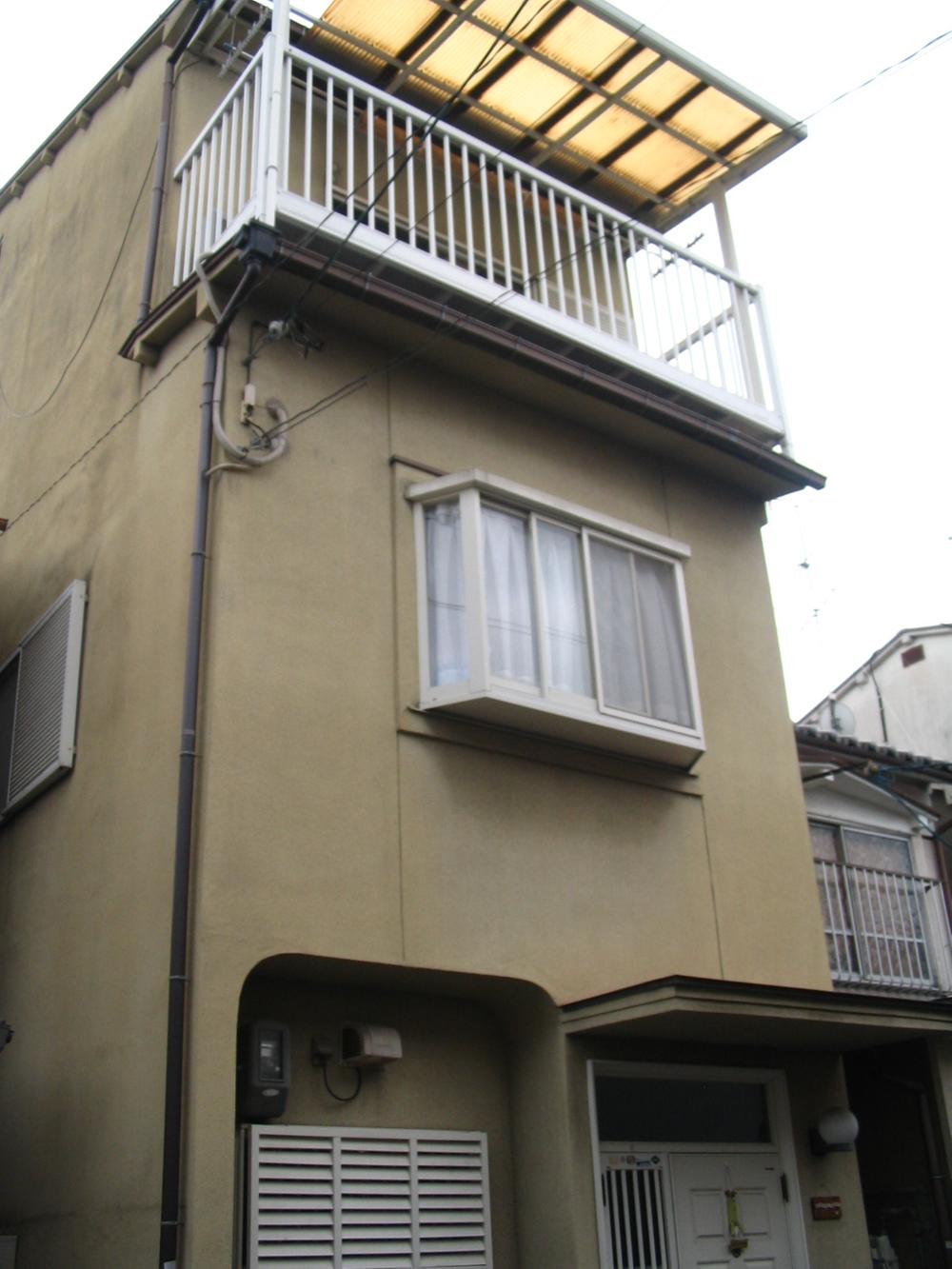 Local appearance photo. Local (11 May 2012) shooting