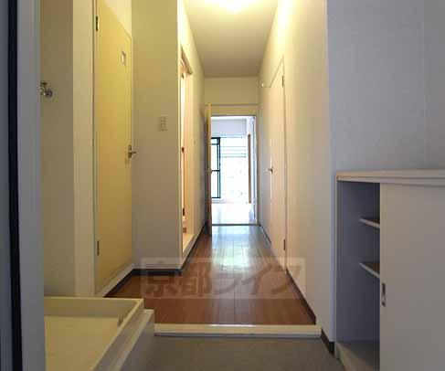 Other room space. Corridor seen from the entrance.