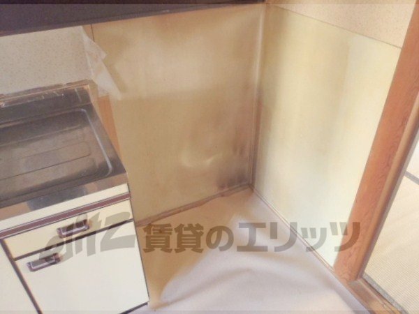 Other room space. Refrigerator yard