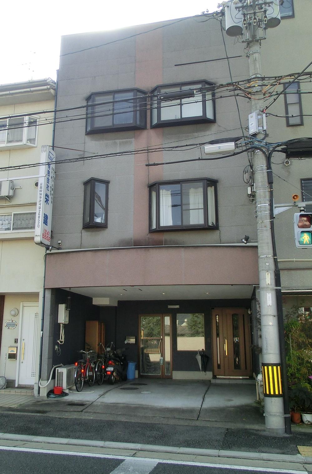 Local appearance photo. Local (11 May 2013) Shooting