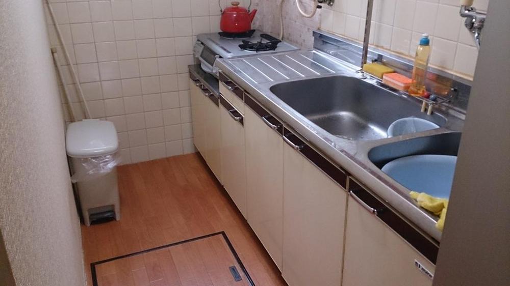 Kitchen. Indoor (10 May 2013) Shooting