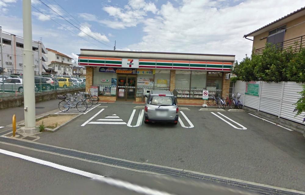 Convenience store. 664m to Seven-Eleven