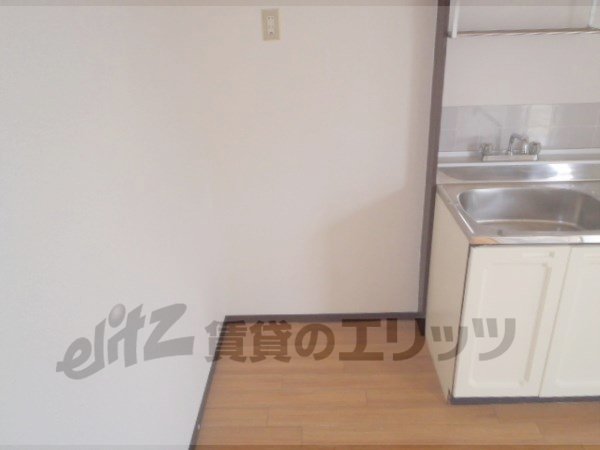 Other room space. Refrigerator yard